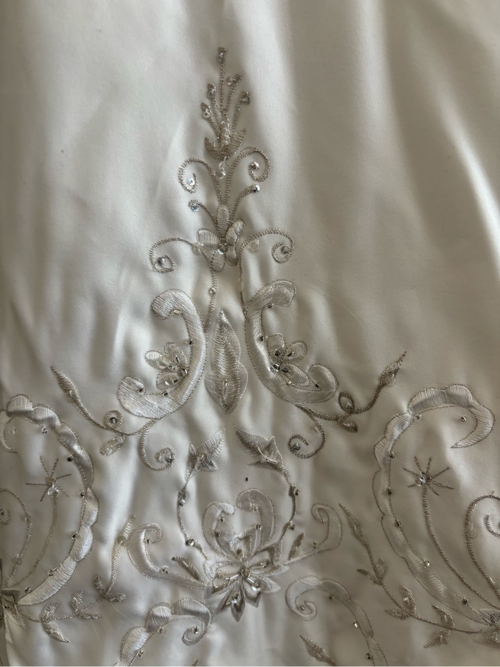 Vintage Elegant White Wedding Dress with Long Embroidered Train - Picture 11 of 16